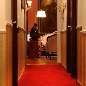 Residenza Frattina בית הארחה